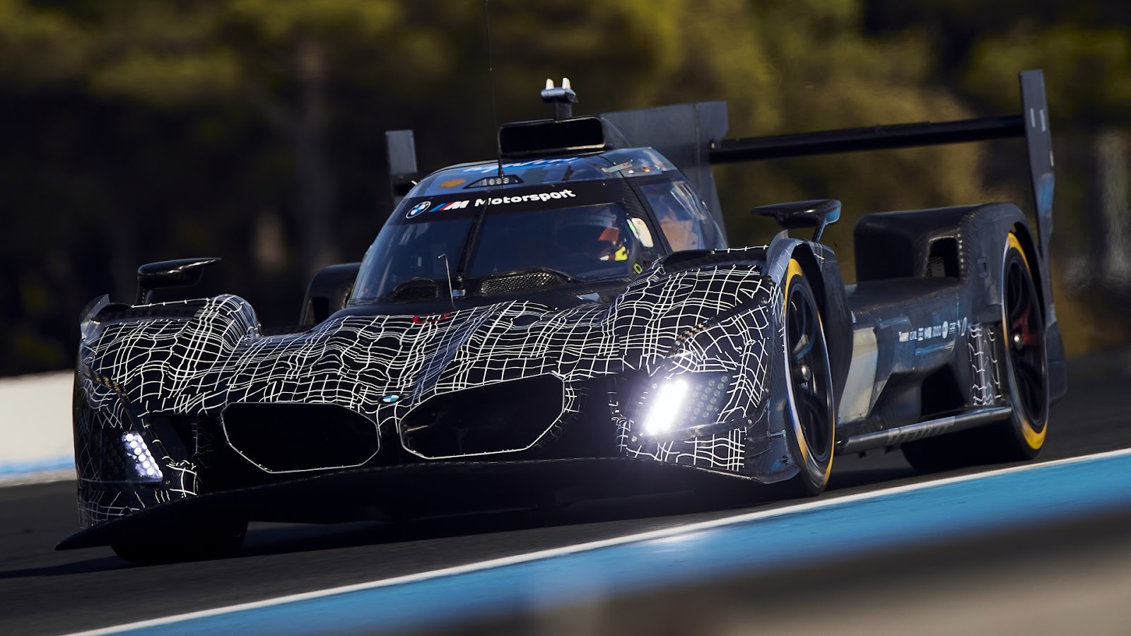 Black BMW M Hybrid V8 ‘Evo’ Hypercar on track